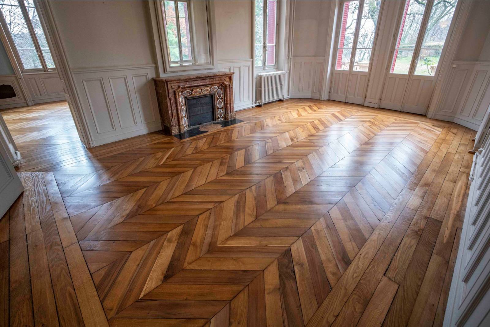 confiez la rénovation de vos parquets à des experts pour leur redonner éclat et longévité. services de ponçage, vitrification et réparation sur mesure partout en france.