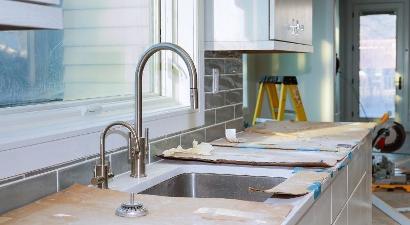 découvrez nos conseils et solutions pour réussir la rénovation de la plomberie de votre cuisine : astuces, choix des matériaux et étapes clés pour un résultat durable et fonctionnel.