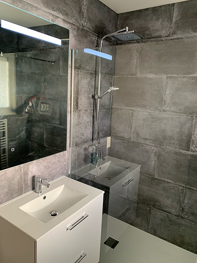 confiez la rénovation de votre salle de bain à des experts pour un espace moderne, fonctionnel et élégant. obtenez des conseils personnalisés et des solutions adaptées à vos besoins et à votre budget.