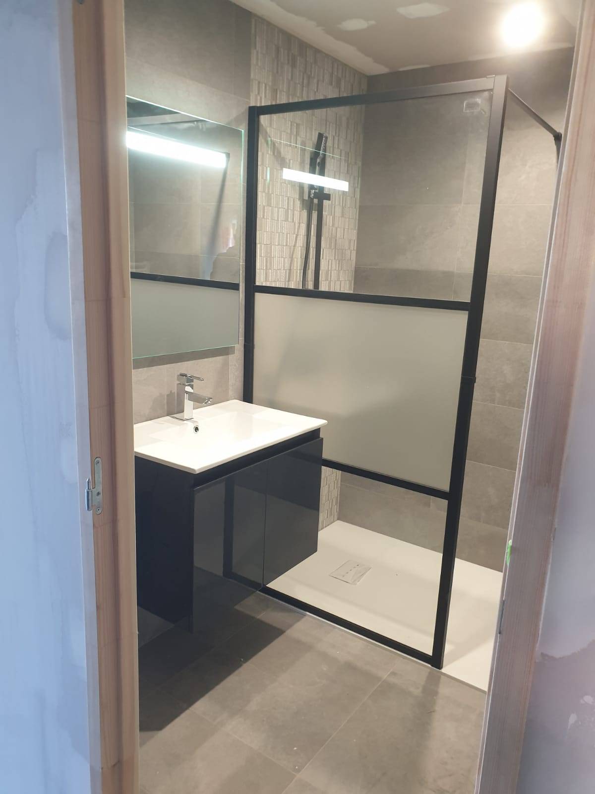 découvrez nos conseils et idées pour la rénovation de votre salle de bain. profitez d’astuces pour moderniser, optimiser l’espace et choisir les meilleurs matériaux pour un espace à la fois fonctionnel et esthétique.