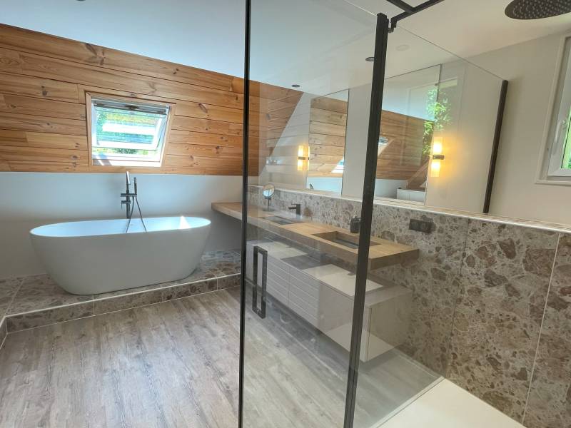 confiez la rénovation de votre salle de bain à chevilly-larue à des professionnels expérimentés. bénéficiez de conseils personnalisés, de matériaux de qualité et d’un résultat sur mesure pour moderniser votre espace selon vos envies.