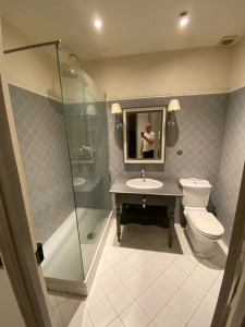 confiez la rénovation de votre salle de bain à clamart à des professionnels qualifiés. découvrez nos solutions sur mesure pour moderniser et optimiser votre espace avec des matériaux de qualité.