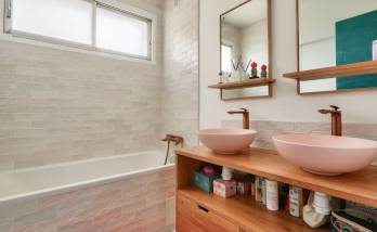 transformez votre salle de bain à clamart avec notre service de rénovation sur mesure. profitez d'une ambiance moderne et fonctionnelle grâce à des matériaux de qualité et un savoir-faire expert. contactez-nous pour un devis gratuit!