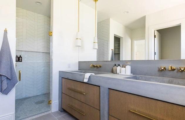 confiez la rénovation de votre salle de bains à asnières en 2025 à nos experts ! création sur-mesure, modernisation, conseils personnalisés et matériaux de qualité. demandez votre devis gratuit.