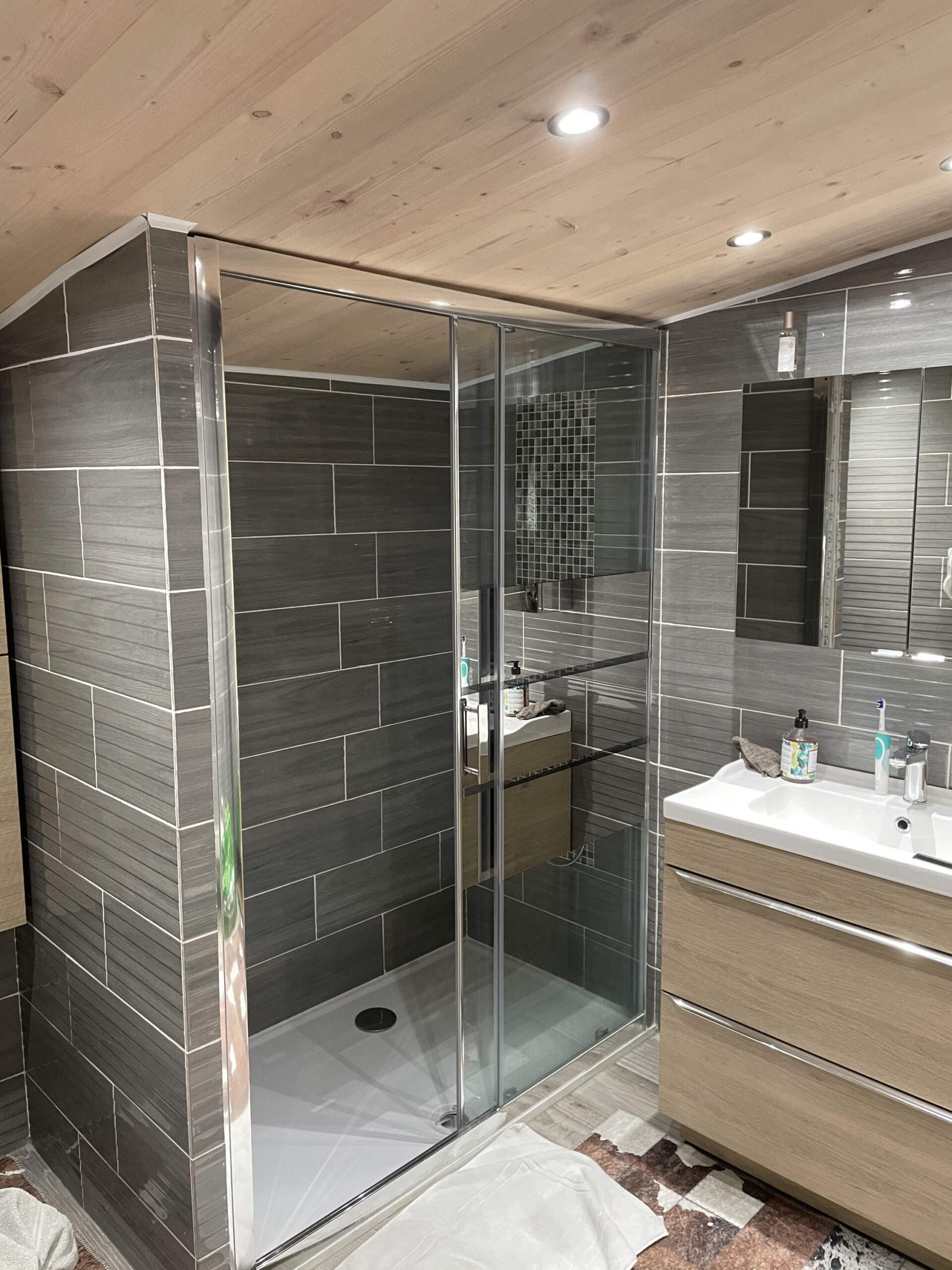 confiez la rénovation de votre salle de bains à auvers-sur-oise en 2025 à des professionnels qualifiés. conseils personnalisés, matériaux de qualité et finitions soignées pour un espace moderne et fonctionnel.