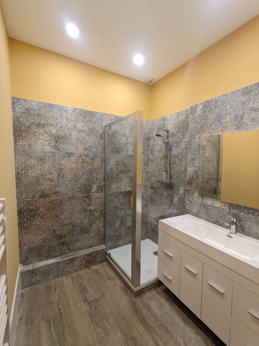 confiez la rénovation de votre salle de bains à dugny à des experts. modernisation, agencement sur-mesure, conseils personnalisés et finitions de qualité pour un espace fonctionnel et esthétique.