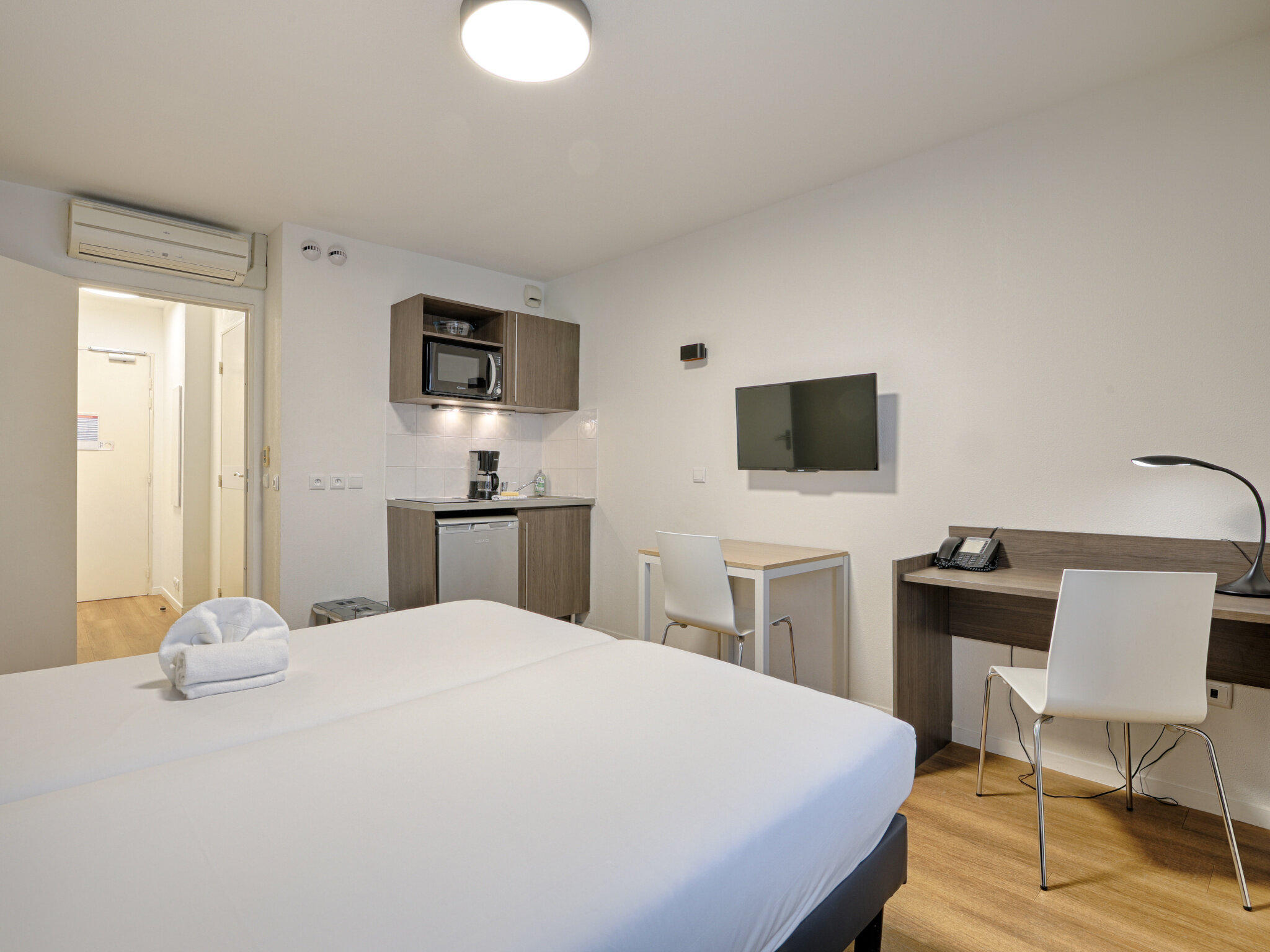 découvrez nos services de rénovation de studio à nogent, alliant modernité et fonctionnalité. transformez votre espace de vie en un lieu unique et confortable grâce à nos experts en aménagement. contactez-nous dès maintenant pour un devis personnalisé !