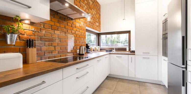 vous souhaitez rénover votre cuisine ? découvrez des conseils pratiques, des idées de design et les étapes essentielles pour transformer votre espace et le rendre moderne et fonctionnel.