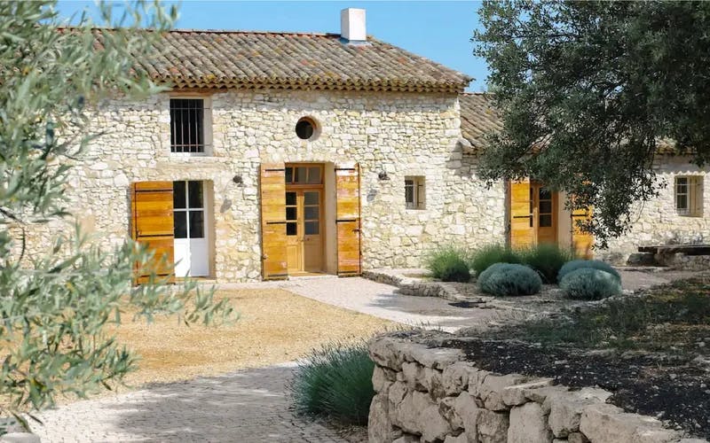 découvrez tous nos conseils et astuces pour rénover votre maison facilement : budget, travaux, inspiration déco et démarches essentielles pour réussir votre projet de rénovation.