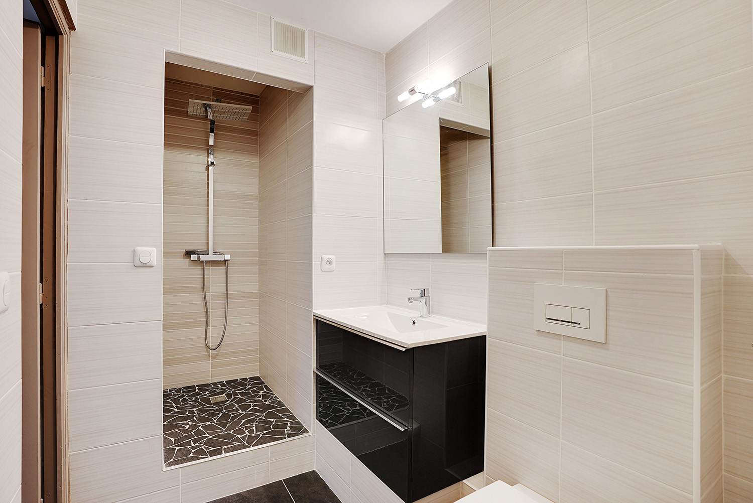 découvrez nos solutions innovantes pour votre salle de bain à clamart. transformez votre espace avec des designs modernes et fonctionnels adaptés à tous les styles. obtenez des conseils d'experts et réalisez la salle de bain de vos rêves.