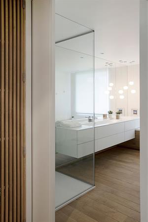 découvrez notre sélection de salles de bain modernes et élégantes à paris. créez votre oasis de détente avec des designs uniques, des matériaux de qualité et des conseils d'experts en aménagement. transformez votre espace en un sanctuaire de bien-être.