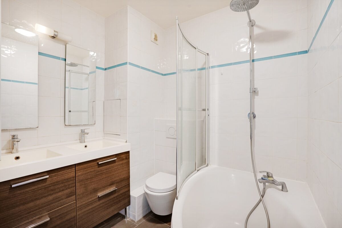 découvrez les tarifs de pose de carrelage en 2025 : prix au m², conseils pour estimer votre budget, facteurs pouvant influencer le coût et astuces pour bien choisir votre artisan carreleur.