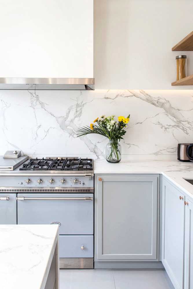 découvrez les tendances cuisine 2025 : couleurs, matériaux, aménagements et innovations pour une cuisine moderne, fonctionnelle et stylée. inspirez-vous pour rénover ou créer votre prochain espace culinaire !