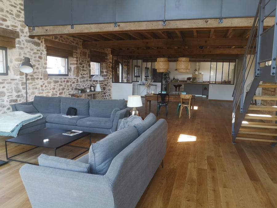 découvrez nos conseils et inspirations pour l’aménagement d’une grange : transformation en espace de vie, idées déco, et solutions pour optimiser votre projet de rénovation.