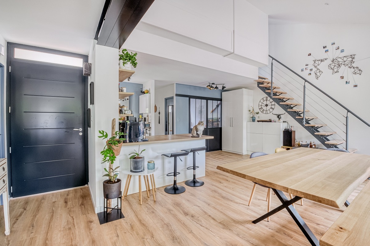 découvrez nos conseils et idées pour réussir l’aménagement intérieur de votre maison : optimisation de l’espace, choix des couleurs, mobilier, décoration et astuces pratiques pour un intérieur harmonieux et fonctionnel.