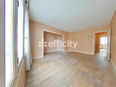 découvrez cet appartement à rénover situé au cœur du 10ème arrondissement de paris. idéal pour investisseurs ou futurs propriétaires souhaitant personnaliser leur espace dans un quartier dynamique et recherché.
