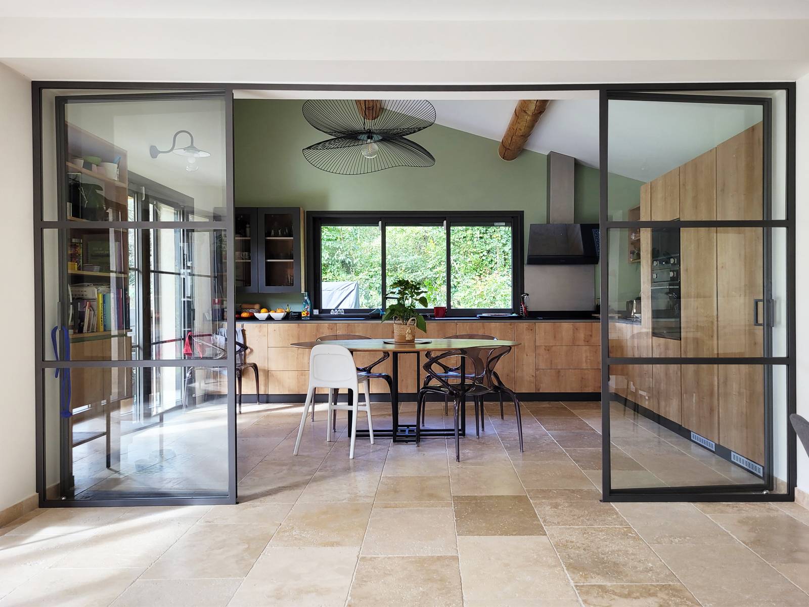 découvrez un architecte d'intérieur à aix-en-provence pour sublimer votre espace de vie ou de travail. conseils sur-mesure, création d’ambiance et optimisation de votre intérieur adaptés à vos besoins et à votre style.