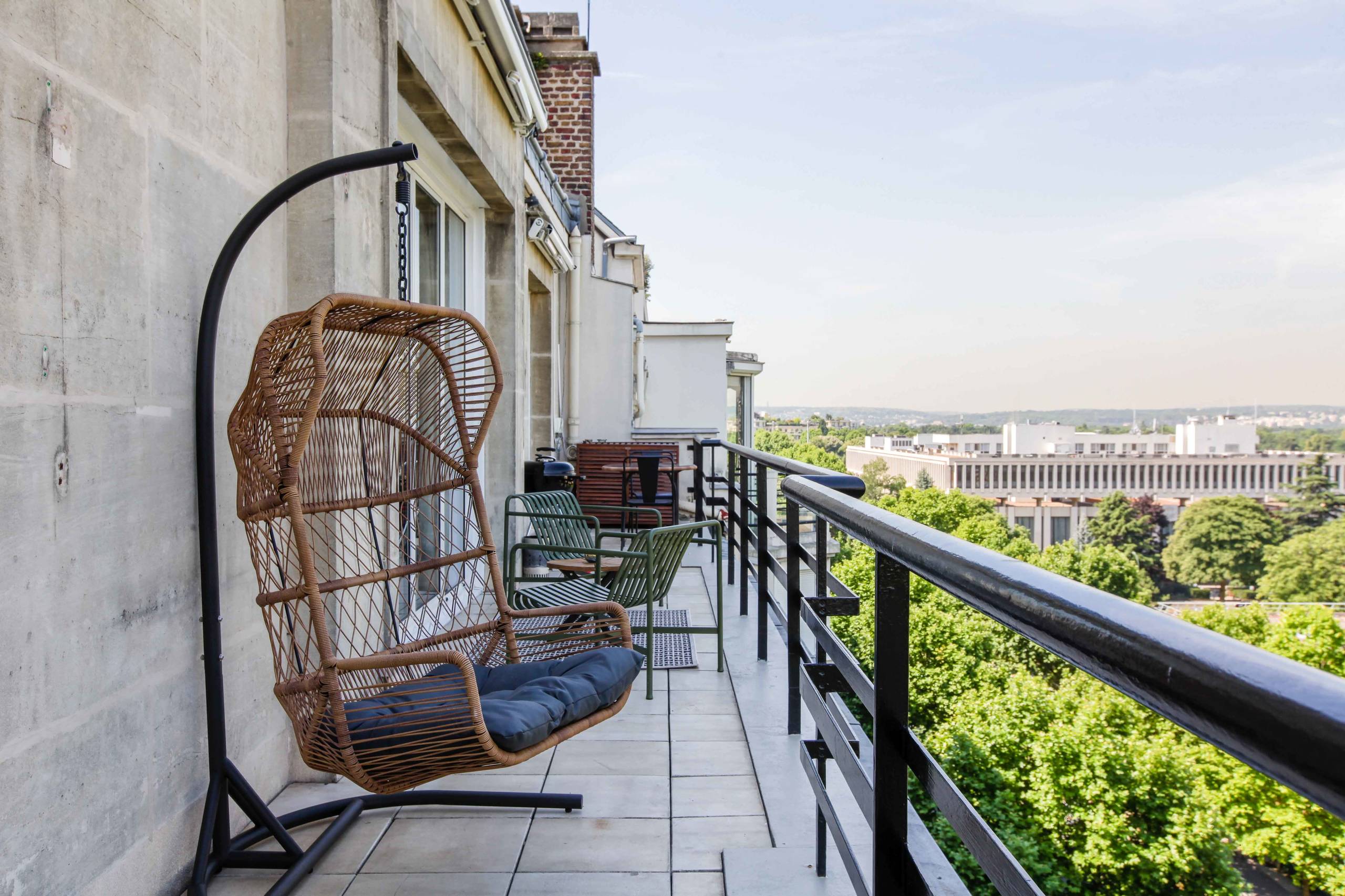 découvrez nos conseils et inspirations pour aménager et décorer votre balcon, quel que soit sa taille. optimisez l'espace extérieur pour en faire un lieu convivial et agréable toute l'année.