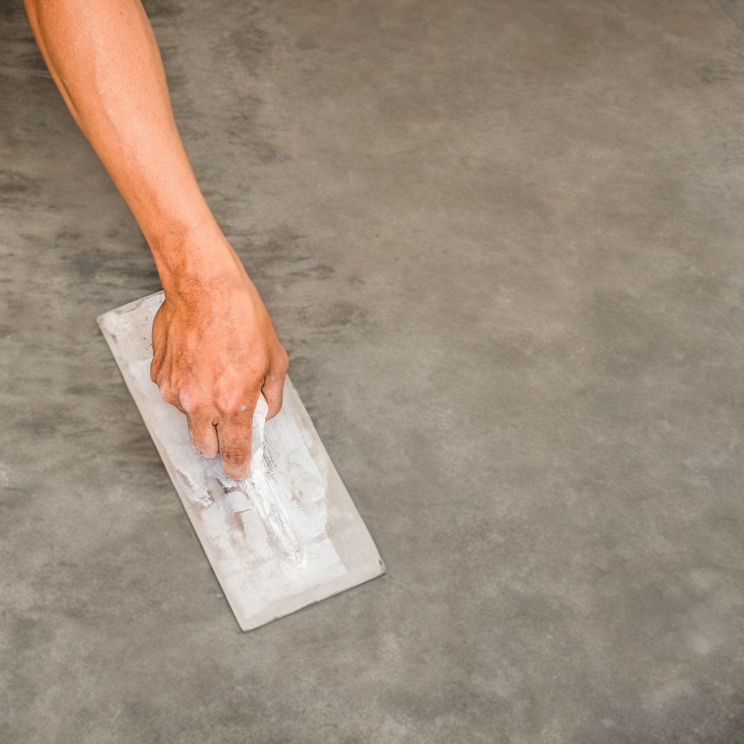 découvrez tout sur le béton ciré : un revêtement moderne, esthétique et résistant, idéal pour sols, murs et plans de travail. conseils d’application, avantages et inspirations déco.