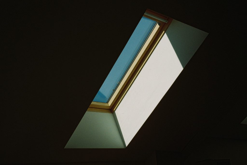 découvrez comment choisir la dimension idéale de velux pour optimiser la lumière naturelle et l’aération de votre intérieur. conseils pratiques et guide des tailles pour faire le bon choix.