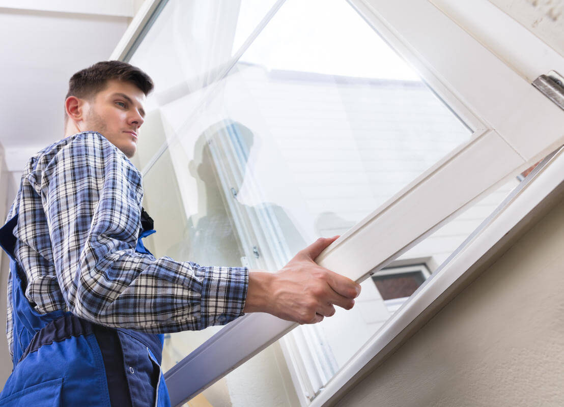 découvrez comment estimer le coût du changement de fenêtres, les facteurs qui influencent le prix et les aides disponibles pour vos travaux de rénovation.