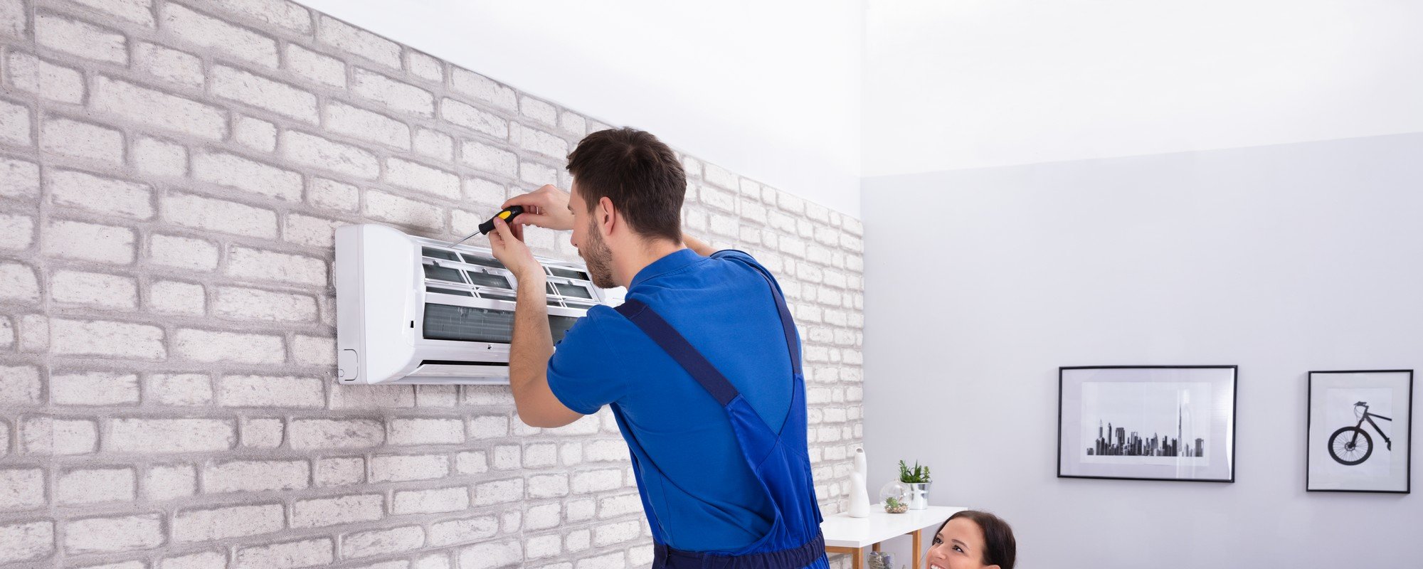 découvrez tout ce qu'il faut savoir sur le coût d'une climatisation : installation, entretien, prix selon les modèles, et conseils pour bien choisir votre système de climatisation.