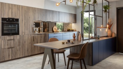 découvrez tout ce qu'il faut savoir sur le coût d'une cuisine : prix au m2, estimation selon vos besoins, conseils pour économiser et exemples de budgets pour réussir votre projet de cuisine.