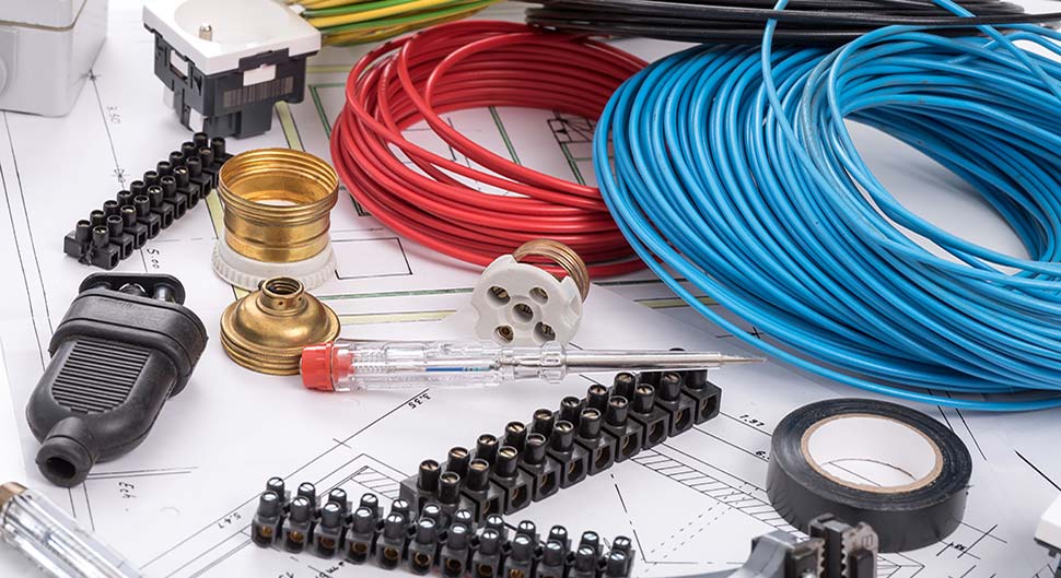 découvrez tout ce qu'il faut savoir sur le coût de la mise aux normes électrique : tarifs moyens, facteurs qui influencent le prix, conseils pour estimer votre budget et garantir la sécurité de votre installation.