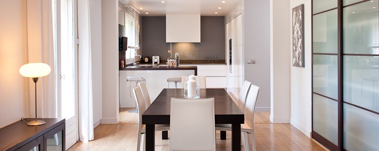 découvrez les principaux facteurs qui influencent le coût du rafraîchissement d'un appartement, ainsi que des conseils et estimations pour bien budgétiser vos travaux de rénovation intérieure.