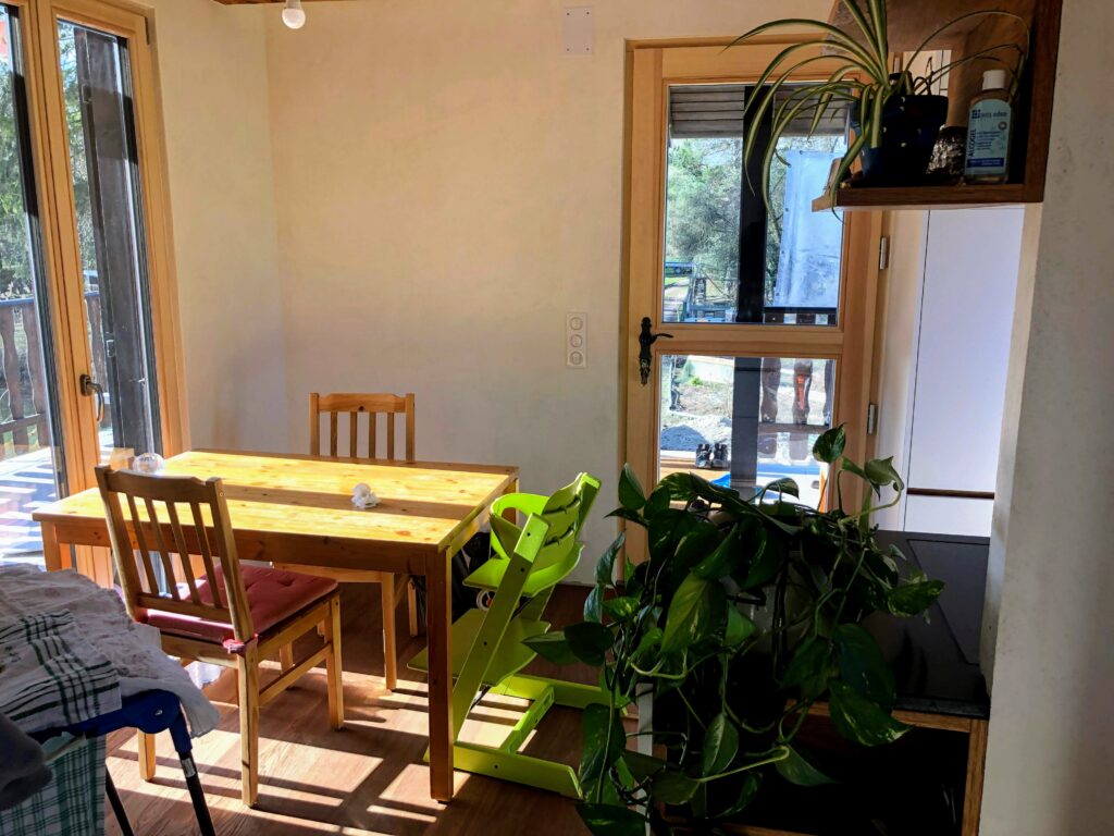 découvrez comment estimer le coût de rénovation au m² pour votre logement. conseils, exemples de prix et facteurs à prendre en compte pour réussir vos travaux de rénovation.