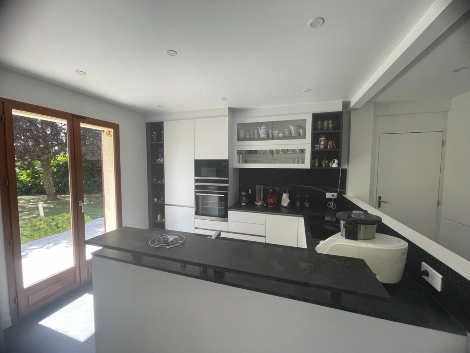 confiez la rénovation de votre cuisine à cesson (77240) à des experts ! profitez d’un espace moderne, fonctionnel et adapté à vos besoins. devis gratuit et conseils personnalisés.