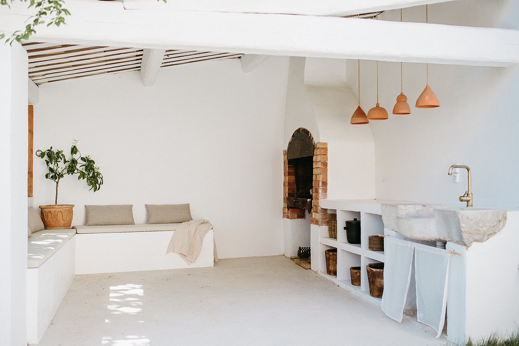 découvrez nos meilleures astuces pour aménager une cuisine extérieure fonctionnelle et conviviale. profitez de conseils pratiques pour optimiser l’espace, choisir le bon mobilier et transformer votre extérieur en un lieu de vie agréable.