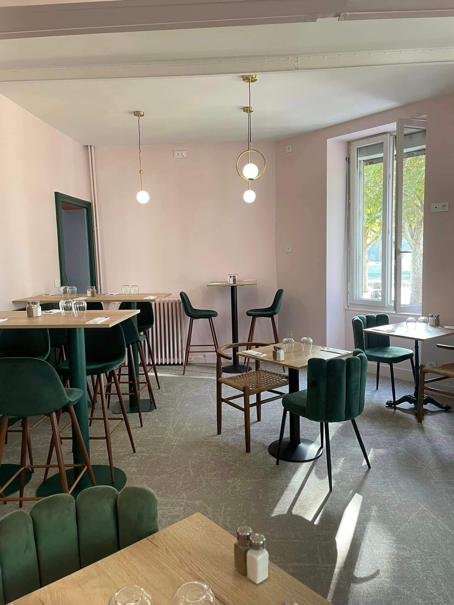 vous cherchez un décorateur d'intérieur à angers ? découvrez nos services de décoration personnalisée pour sublimer votre espace de vie ou professionnel. conseil, aménagement, ambiance sur-mesure !