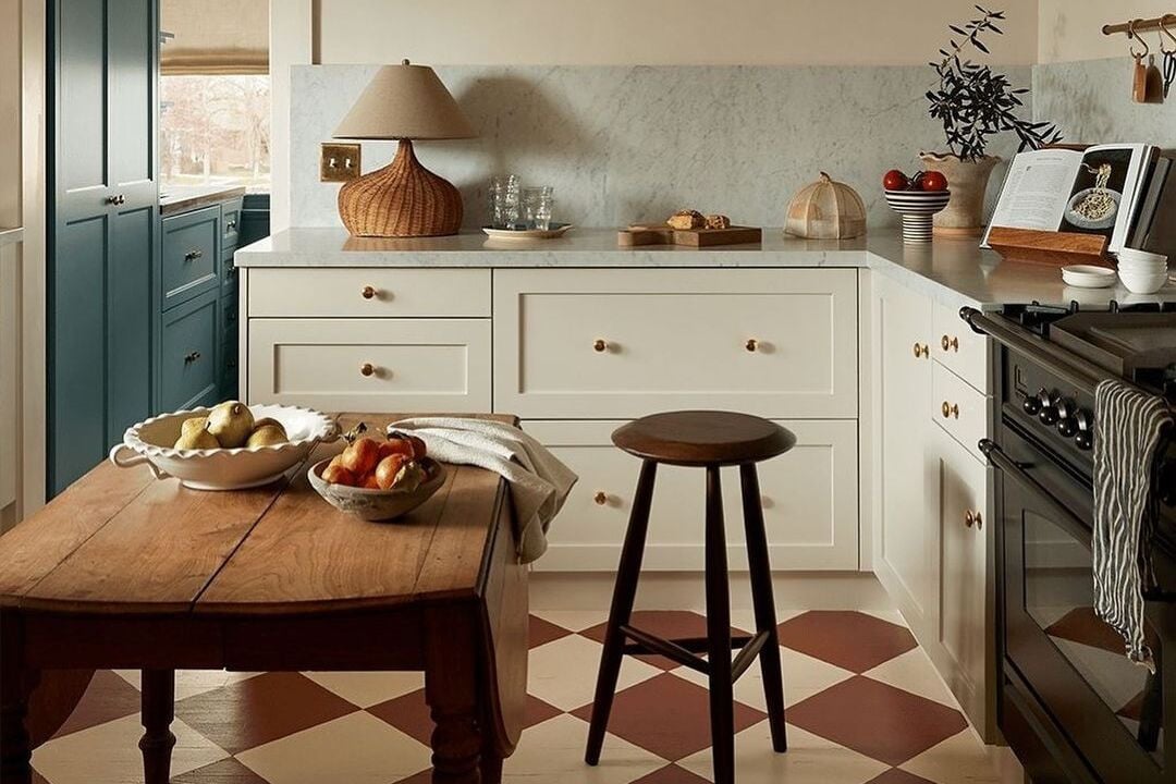 découvrez les tendances phares de la décoration cuisine 2025 : couleurs, matériaux, idées innovantes et conseils d’aménagement pour transformer votre espace culinaire avec style et modernité.