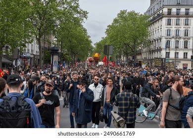 découvrez pourquoi de nombreux habitants quittent paris, les principales raisons de ce départ et les destinations privilégiées pour une nouvelle vie en dehors de la capitale.