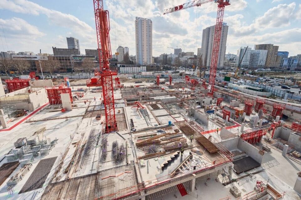 découvrez l'actualité des grands travaux à paris : chantiers majeurs, rénovation urbaine, projets d'infrastructures et transformations qui façonnent la capitale. suivez les évolutions qui modernisent paris.