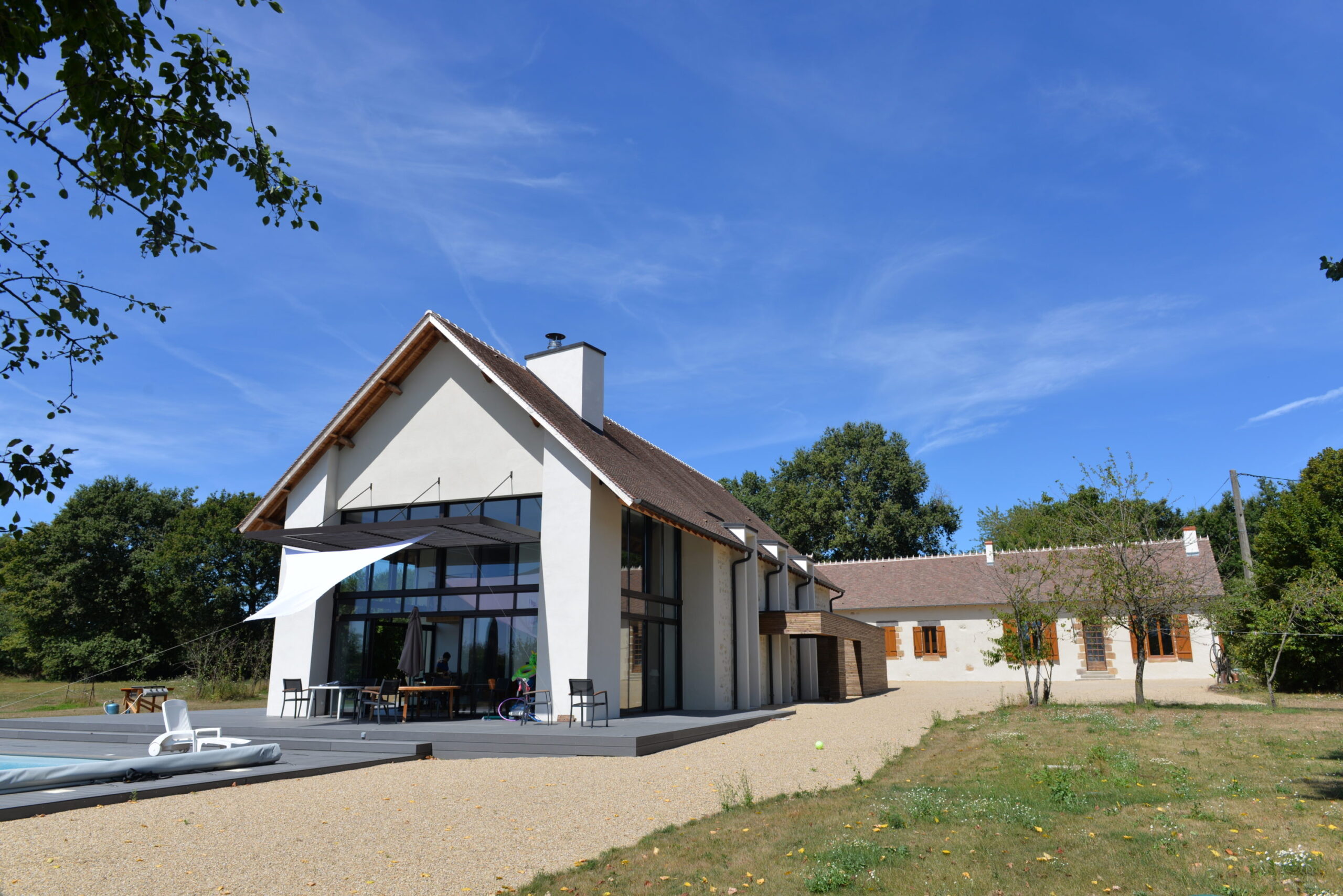 découvrez comment transformer une grange en habitation confortable et moderne. conseils, idées d’aménagement, démarches administratives et inspirations pour réussir votre projet de rénovation de grange en maison.