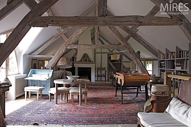 découvrez nos conseils et idées pour aménager un grenier en un espace pratique, confortable et lumineux. transformez vos combles en chambre, bureau ou salle de jeux sur-mesure.