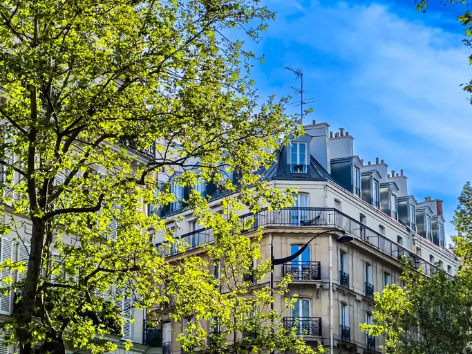 découvrez notre guide complet pour investir dans un studio à paris en 2025 : conseils, tendances du marché, quartiers attractifs, prix au m² et astuces pour rentabiliser votre investissement immobilier.