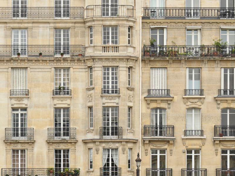 découvrez les hauteurs typiques des fenêtres haussmanniennes, leurs proportions élégantes et leur influence sur la luminosité et le style des appartements parisiens.