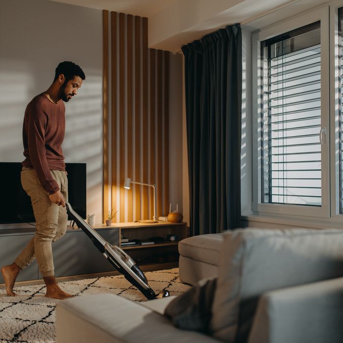 découvrez tout ce qu'il faut savoir sur l'heure idéale pour passer l'aspirateur, ainsi que des conseils pour optimiser votre ménage en fonction des moments les plus adaptés.