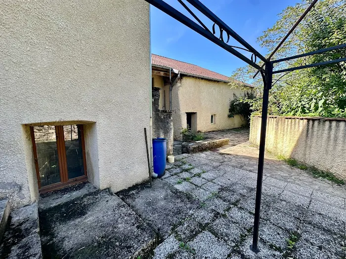 découvrez comment acquérir ou construire une maison pour 70 000 euros : conseils, astuces, financements et exemples de projets pour devenir propriétaire à petit prix.