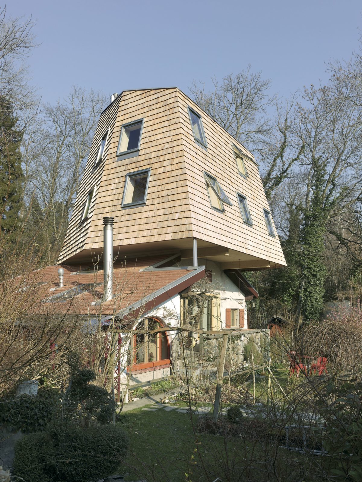 découvrez les avantages d'une maison surélevée : sécurité accrue face aux inondations, optimisation de la vue et meilleure circulation de l'air. apprenez pourquoi ce choix original séduit de plus en plus de propriétaires.