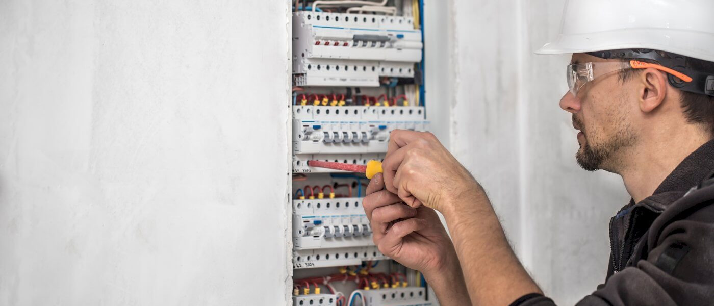 profitez d'une mise aux normes électrique professionnelle pour garantir la sécurité et la conformité de votre installation. service fiable, rapide et conforme à la réglementation en vigueur.