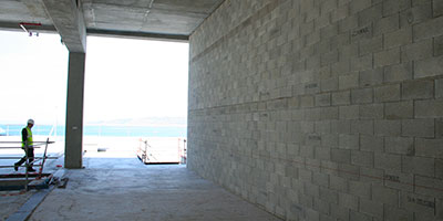 découvrez tout ce qu'il faut savoir sur le mur porteur : définition, rôle essentiel dans la structure d'un bâtiment, conseils pour l'identifier et précautions à prendre avant toute modification ou ouverture.