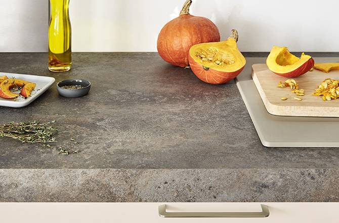 découvrez nos astuces et conseils pour trouver un plan de travail cuisine pas cher, pratique et tendance, sans compromettre la qualité ni le style de votre espace culinaire.