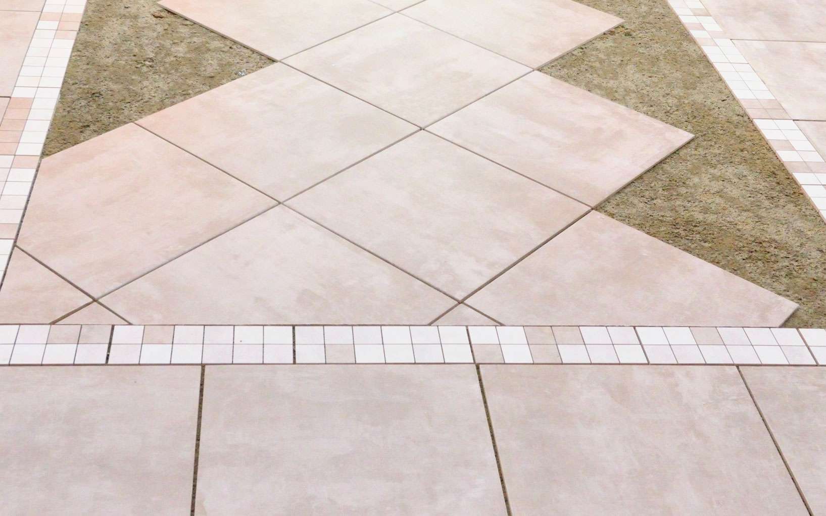 découvrez tous les éléments à connaître sur le prix du carrelage : tarifs au m², facteurs qui influencent le coût, conseils pour bien choisir et comparer les devis d'installation.