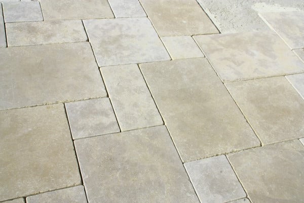 découvrez les prix du carrelage extérieur, les différents types, matériaux et conseils pour bien choisir en fonction de votre budget et de vos besoins.