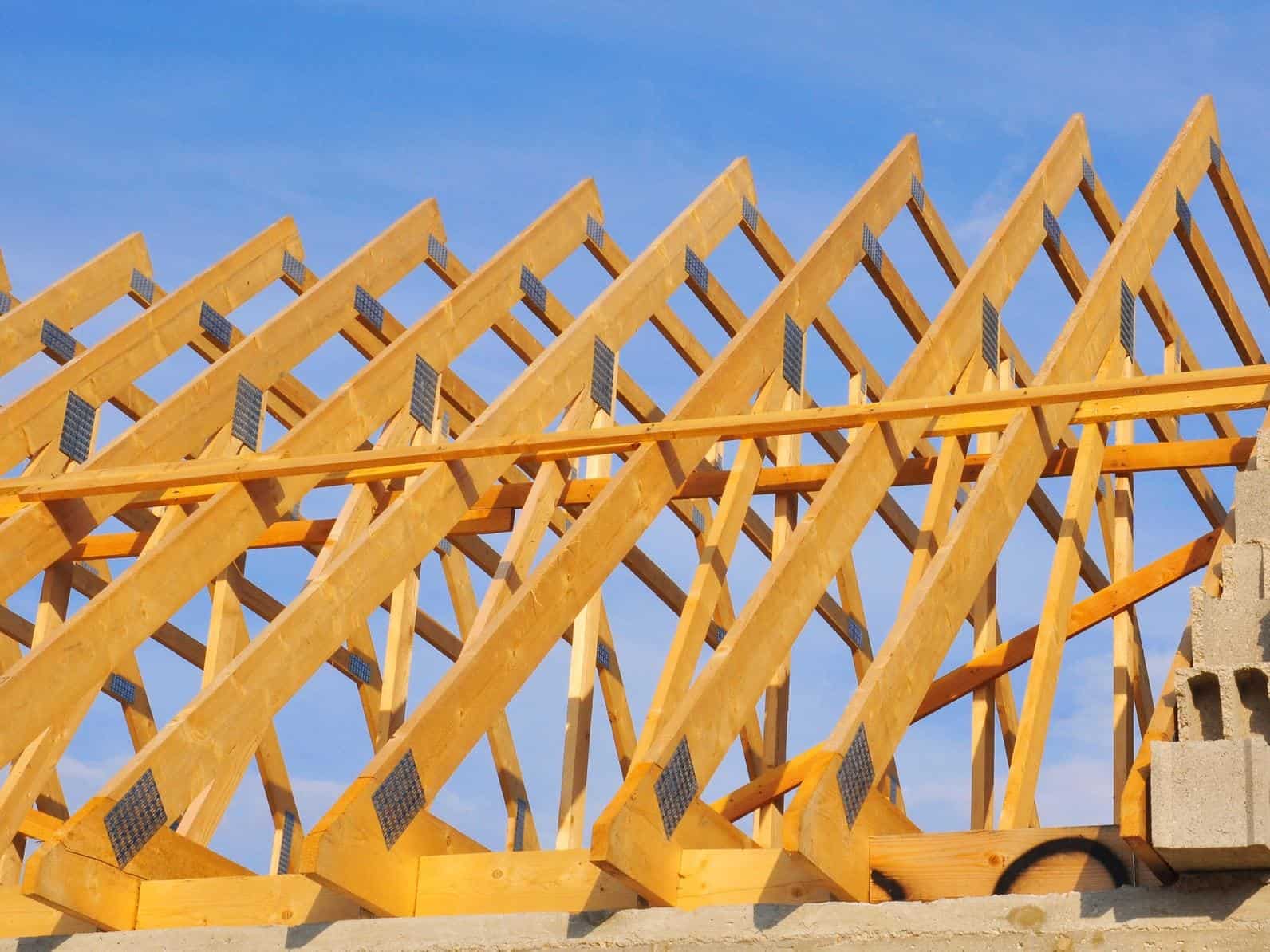 découvrez les prix d’une charpente en bois, métallique ou industrielle, les facteurs qui influencent le coût et des conseils pour estimer le budget de vos travaux de charpente.