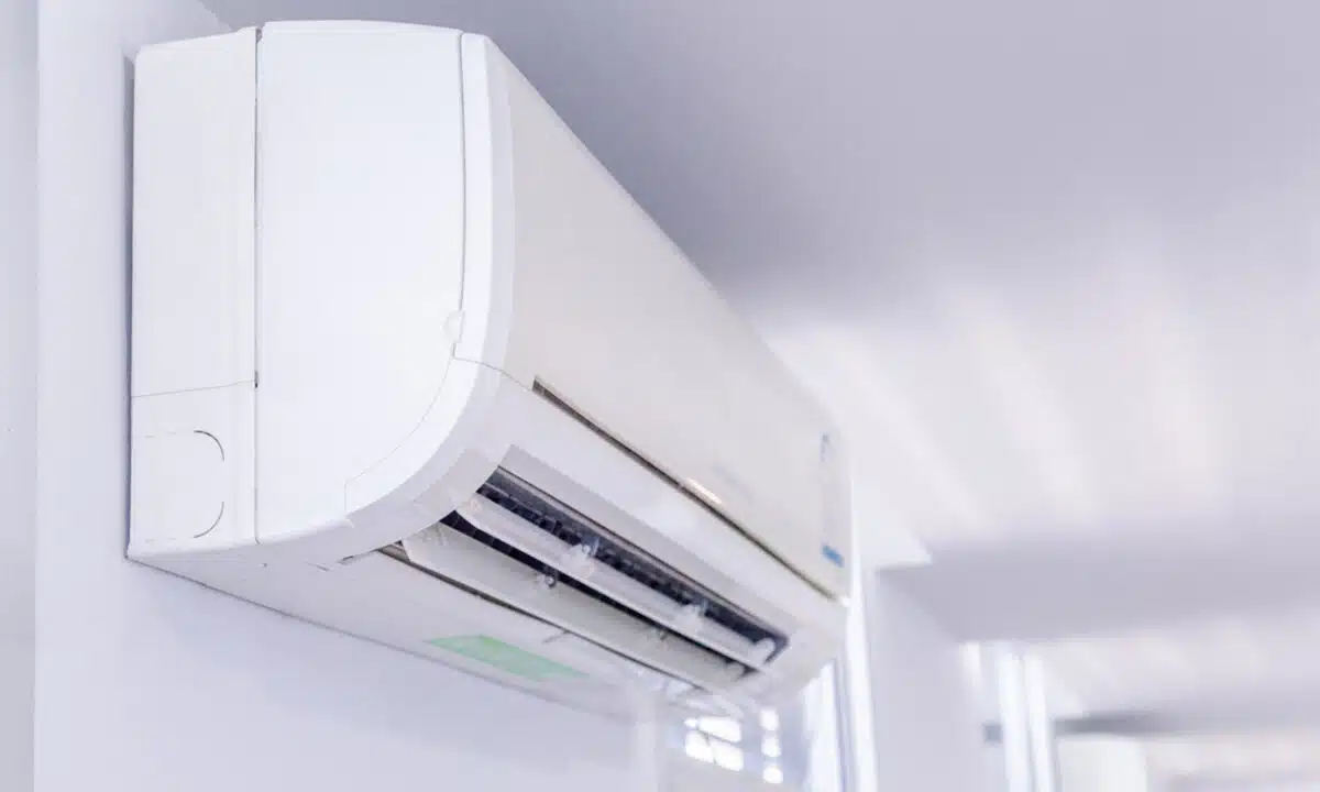 découvrez le prix d'une climatisation réversible, les facteurs qui influent sur le coût, ainsi que des conseils pour bien choisir et installer votre climatiseur réversible pour un confort optimal toute l’année.